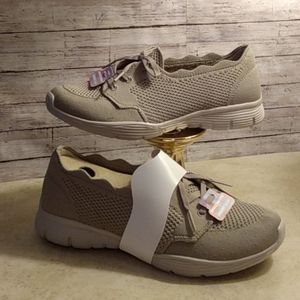 NWT! Skechers Size 7.5 Washable Knit Slip-on Shoes